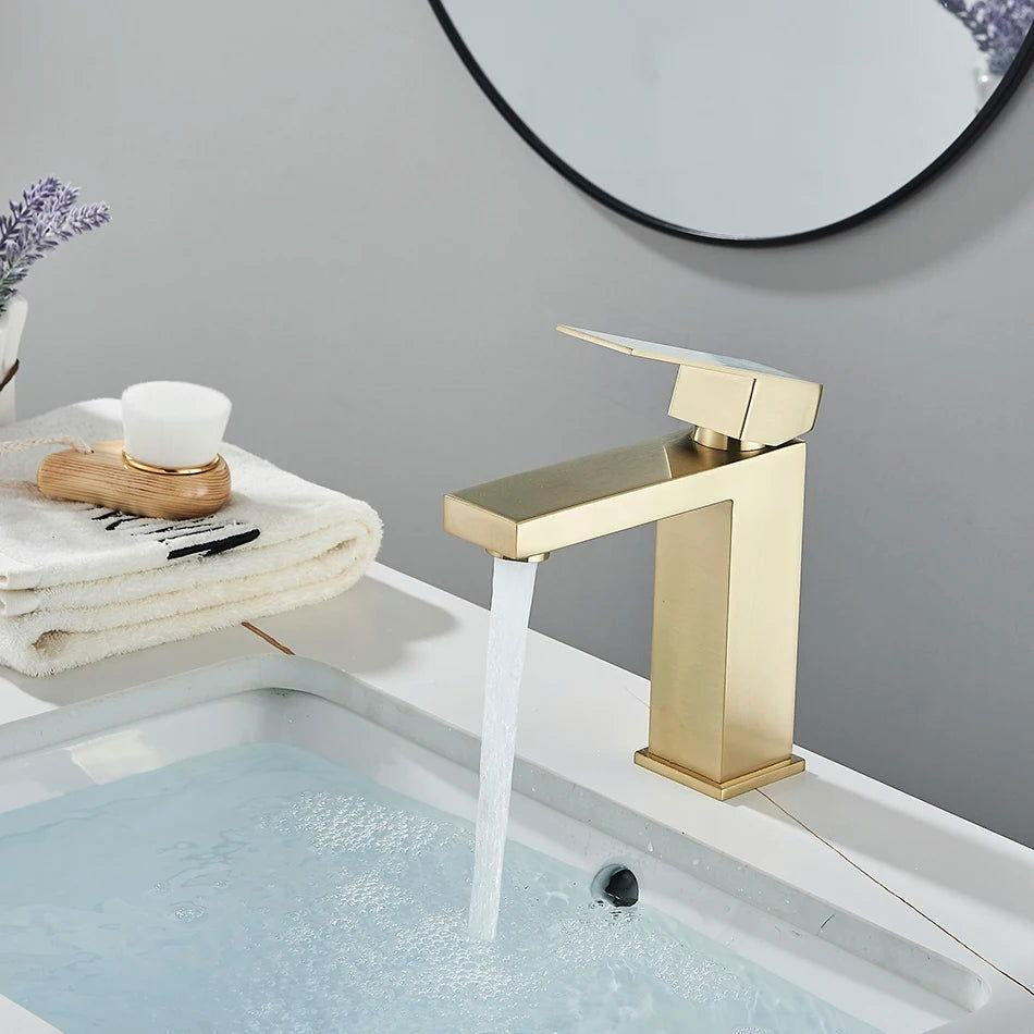 Grifo Mezclador Monomando para Baño – Diseño Bajo y Moderno con Agua Caliente y FríaTienda Serrano