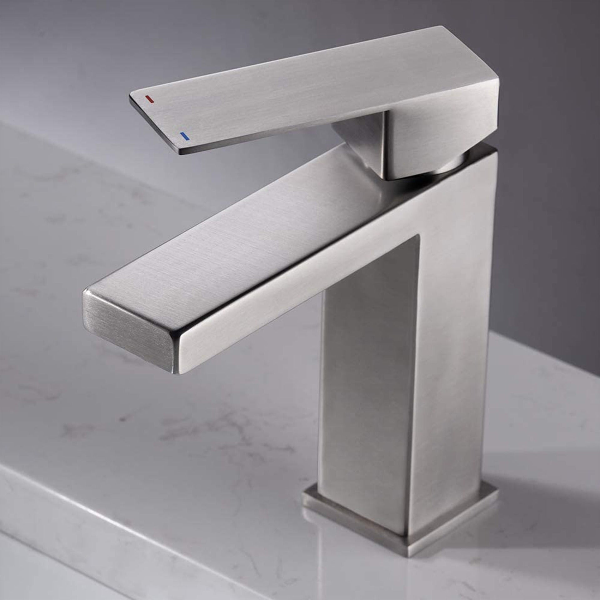 Grifo Mezclador Monomando para Baño – Diseño Bajo y Moderno con Agua Caliente y FríaTienda Serrano