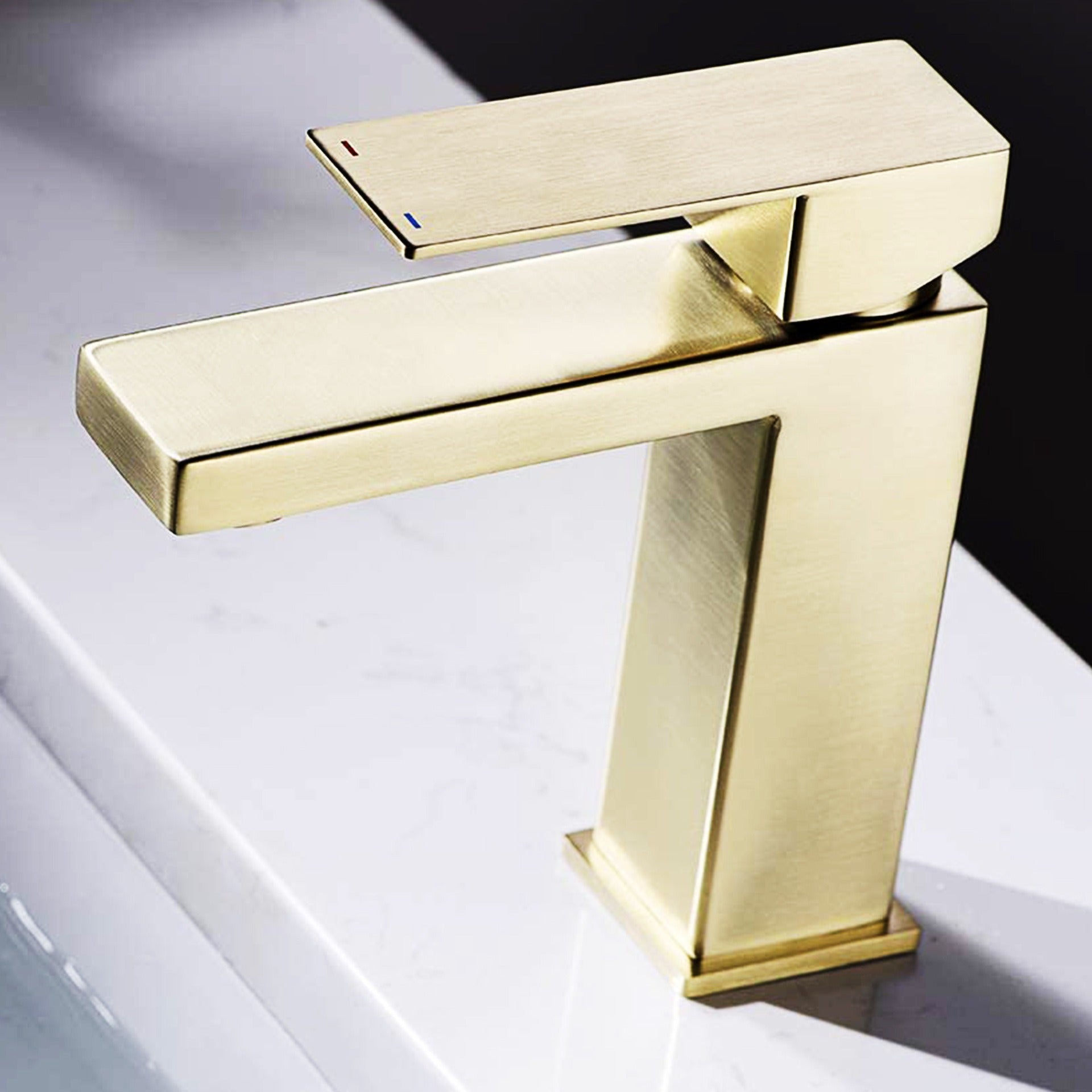 Grifo Mezclador Monomando para Baño – Diseño Bajo y Moderno con Agua Caliente y FríaTienda Serrano
