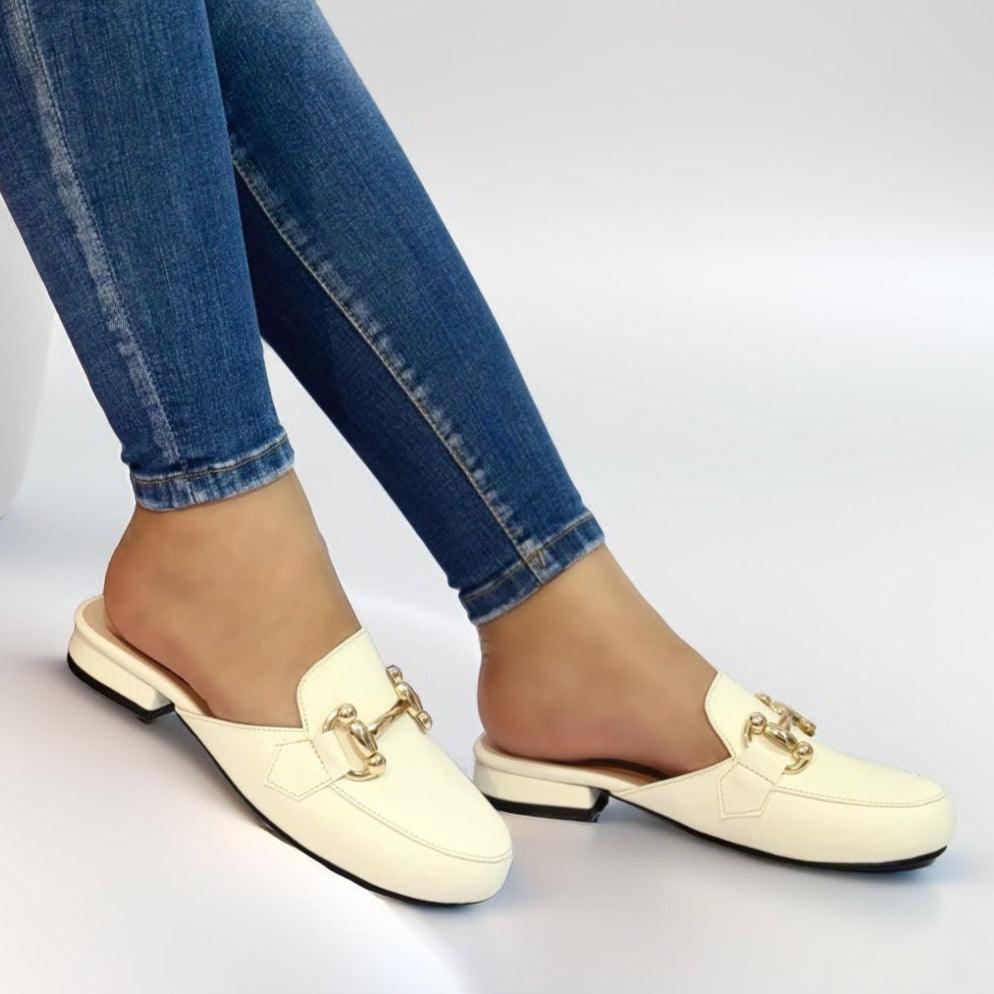 Mule Mocasín para Mujer con Apliques Dorados – Comodidad y Estilo Elegante - Tienda Serrano